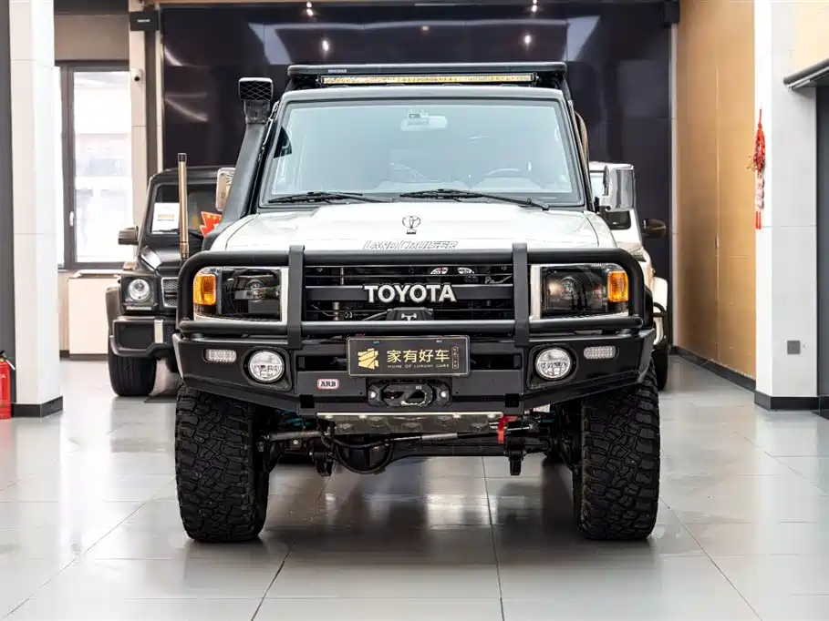 Toyota Land Cruiser LC76 2022 4.0L MT