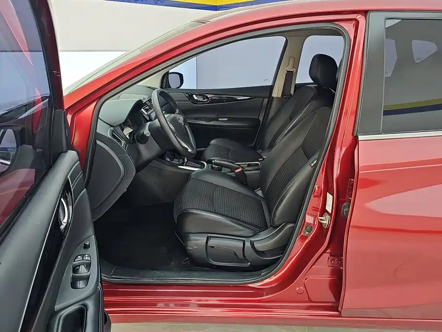 Nissan Tiida — миниатюра 9