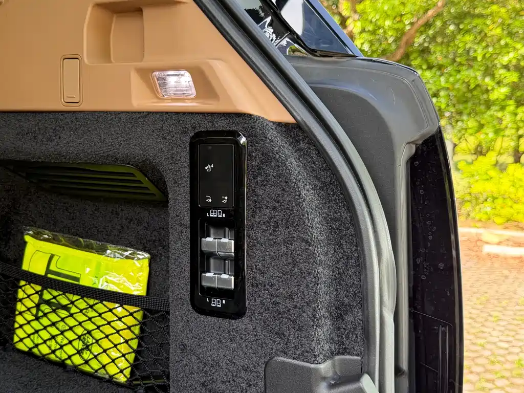 Land Rover Range Rover — миниатюра 17