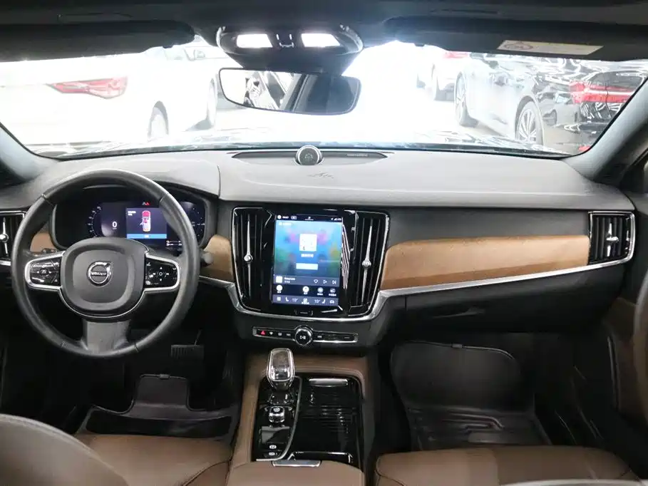 Volvo S90 2022 T8 E Luxury