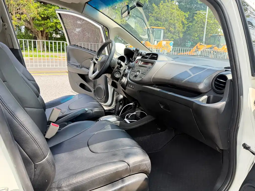 Honda Fit 2011 1.5L AT Luxury
