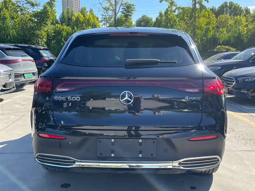 Mercedes-Benz EQE SUV — миниатюра 4