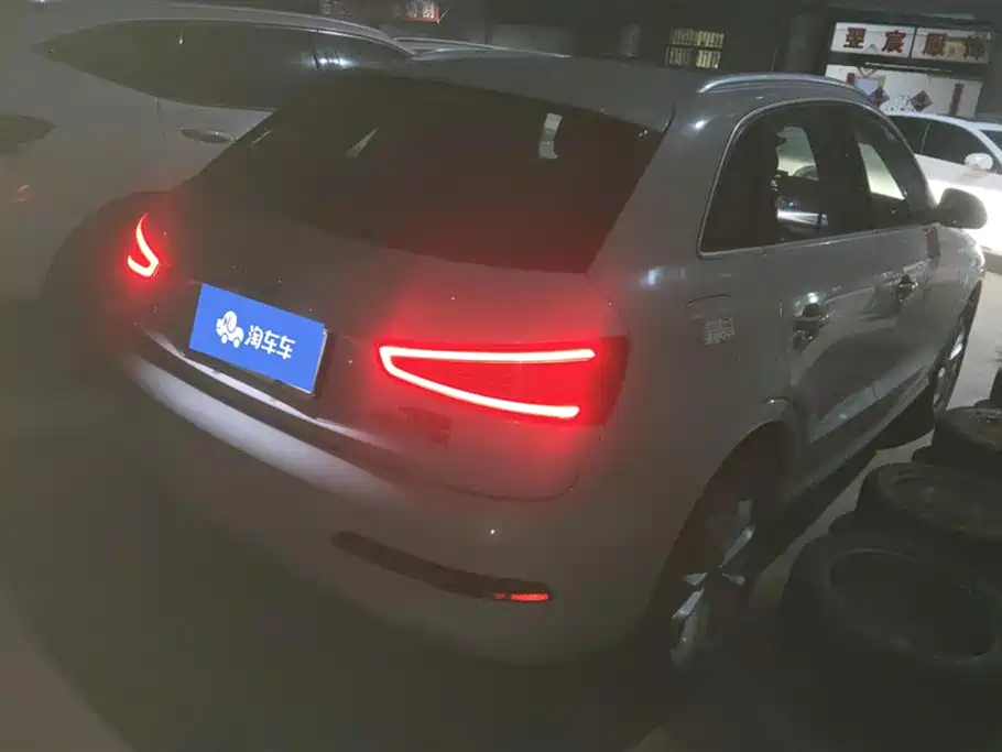 AUDI Q3