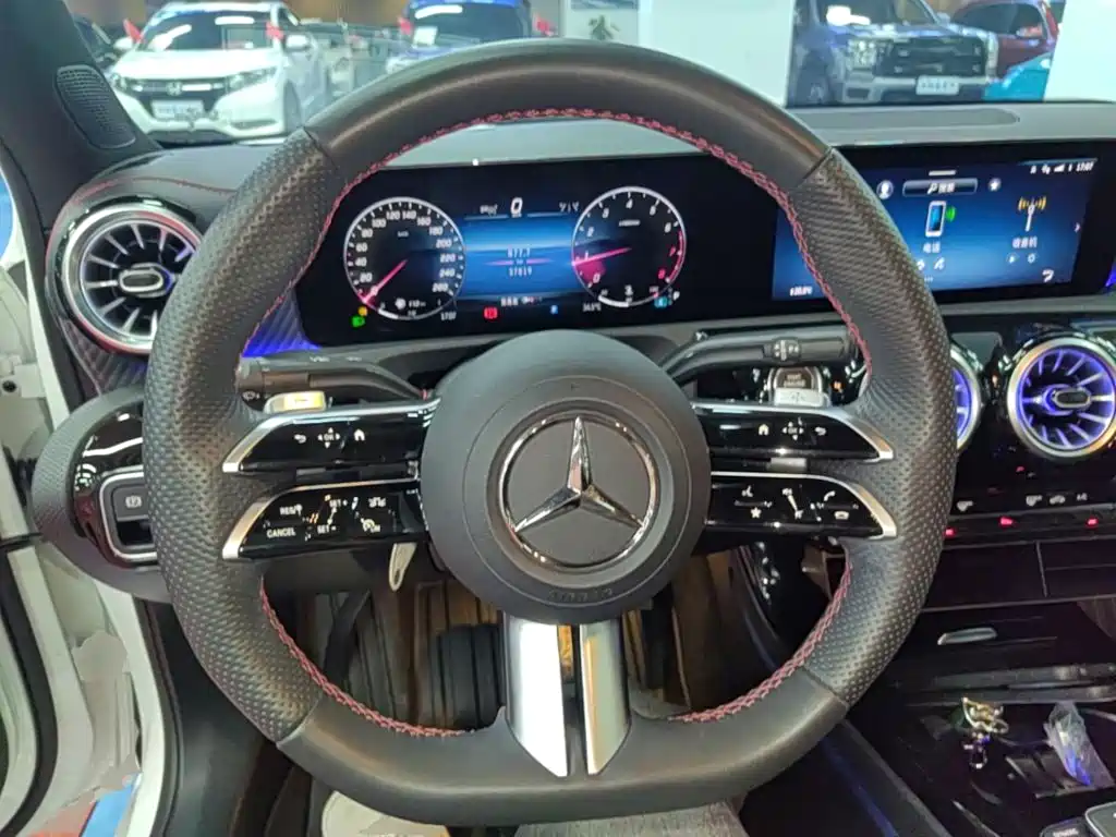 Mercedes-Benz A-Class — миниатюра 11