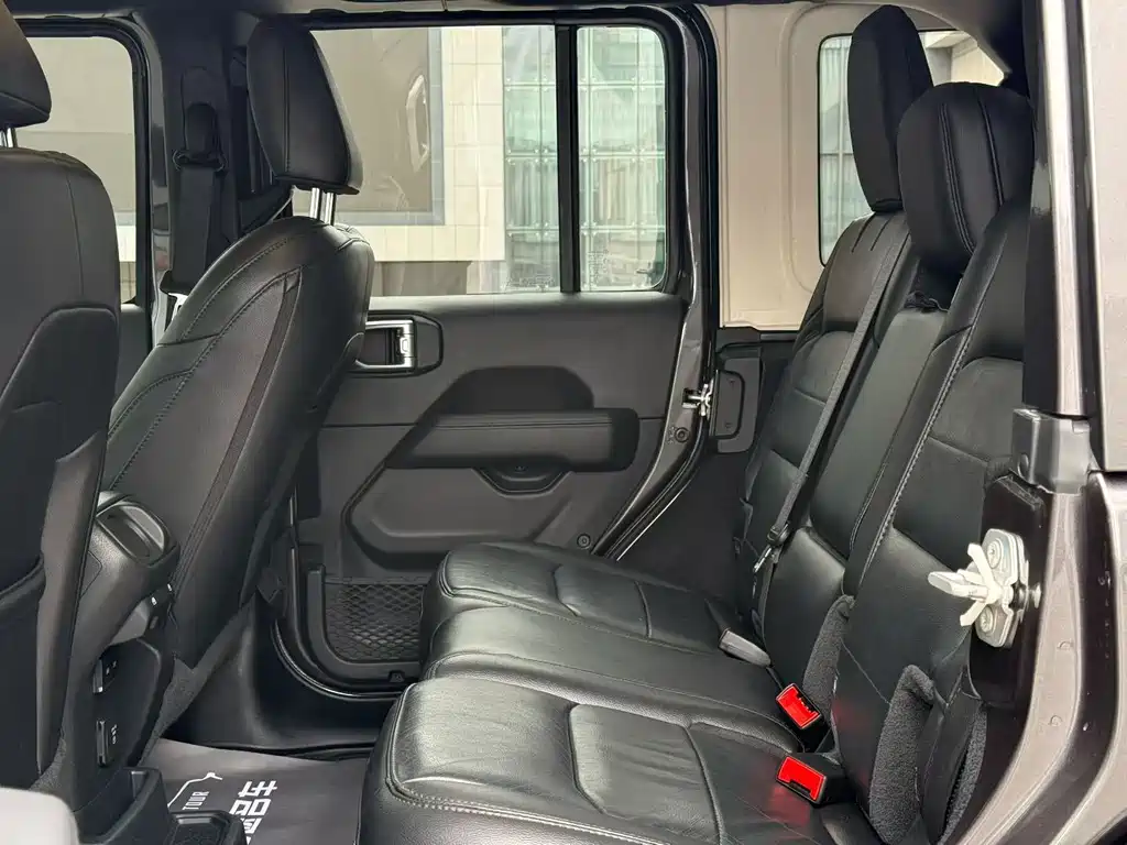 Jeep Wrangler — миниатюра 7