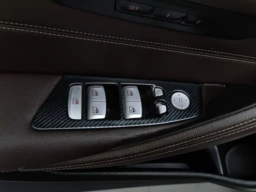 BMW 5 Series — миниатюра 9
