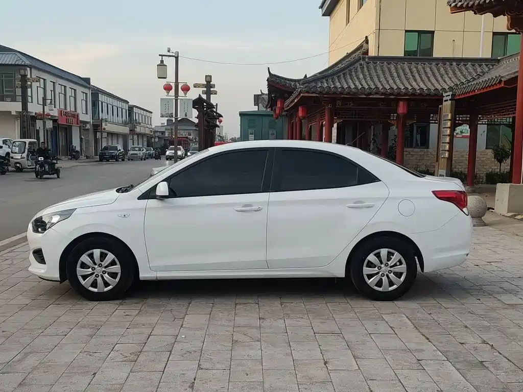 Hyundai Verna — миниатюра 3