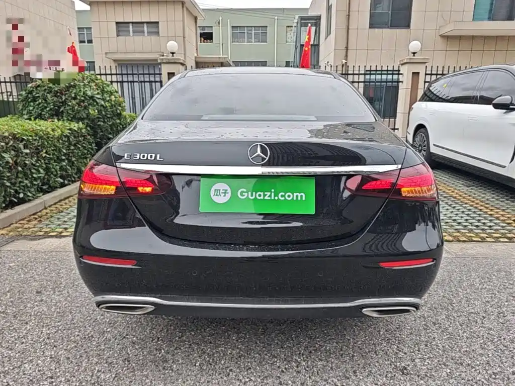Mercedes-Benz E-Class — миниатюра 6