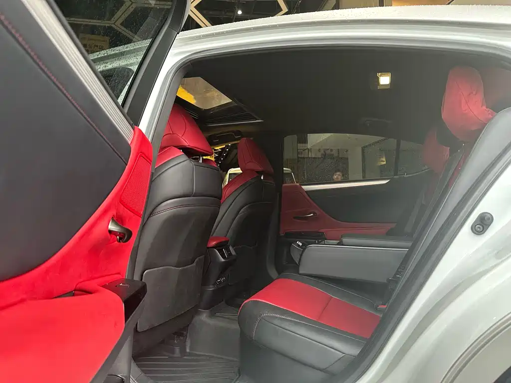 Lexus ES 2021 300h F SPORT