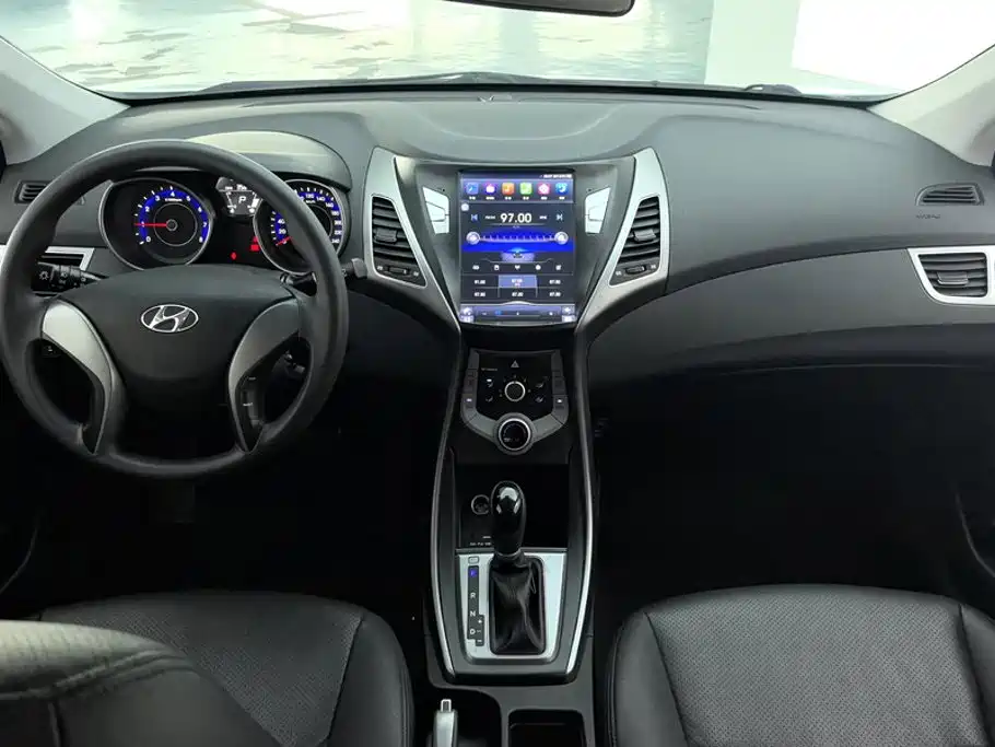 Hyundai Elantra Langdong — миниатюра 12