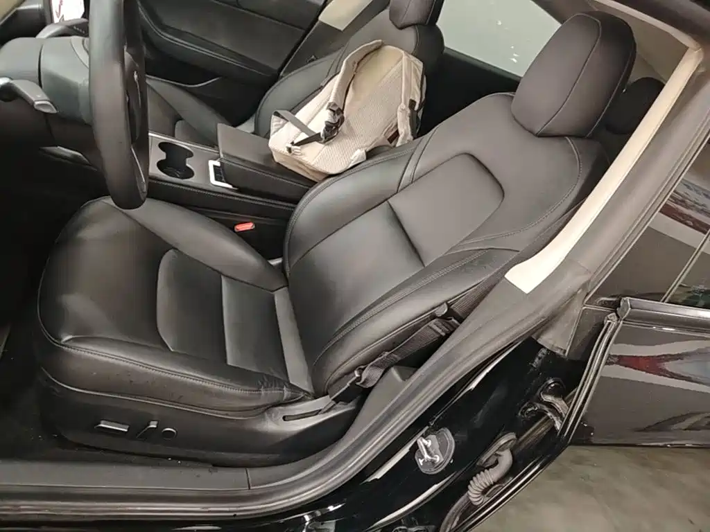 Tesla Model 3 — миниатюра 15