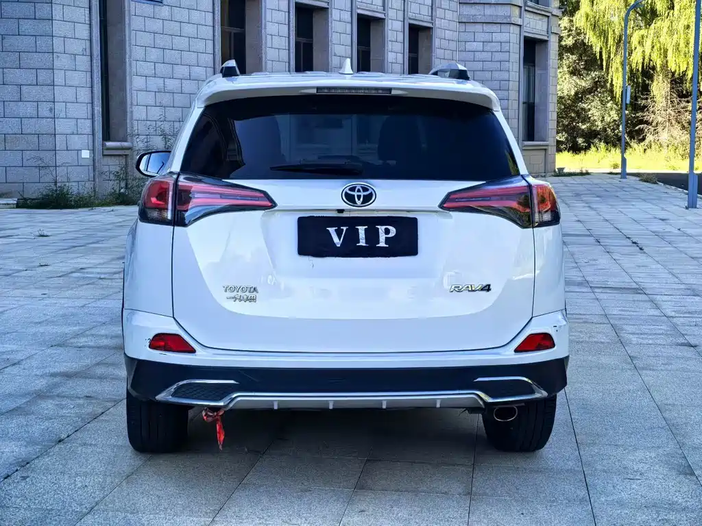 Toyota RAV4 — миниатюра 8