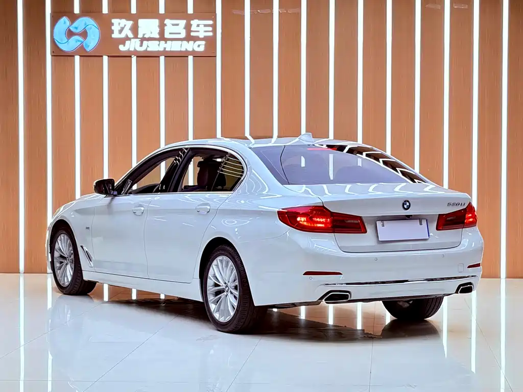 BMW 5 Series — миниатюра 20