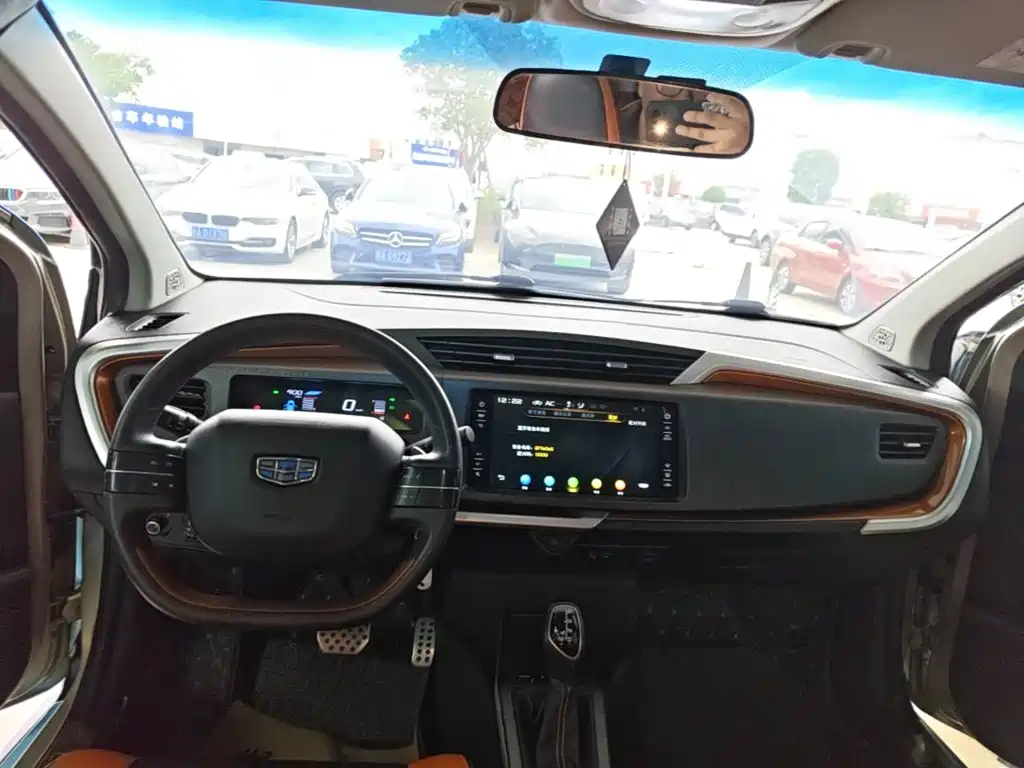 Geely Vision X1 — миниатюра 13