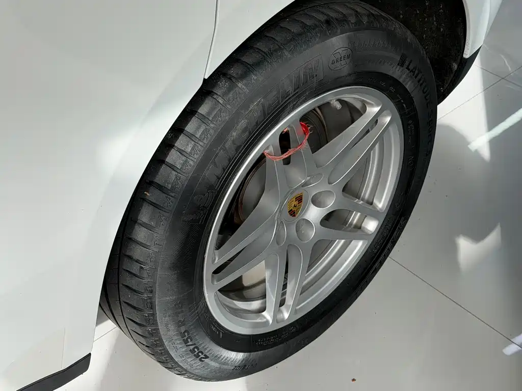 Porsche Macan — миниатюра 3