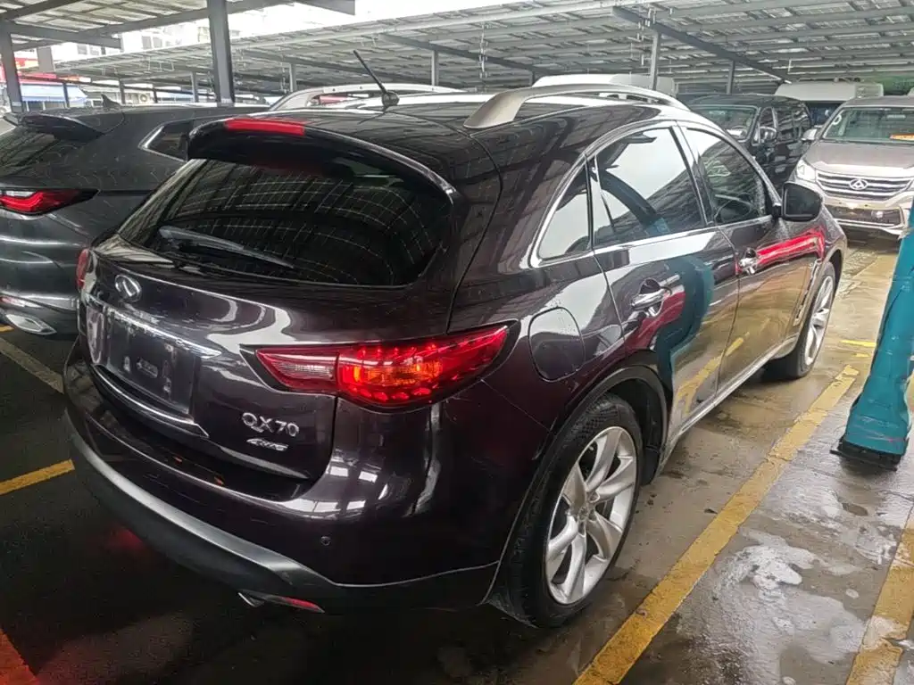 Infiniti QX70 — миниатюра 7