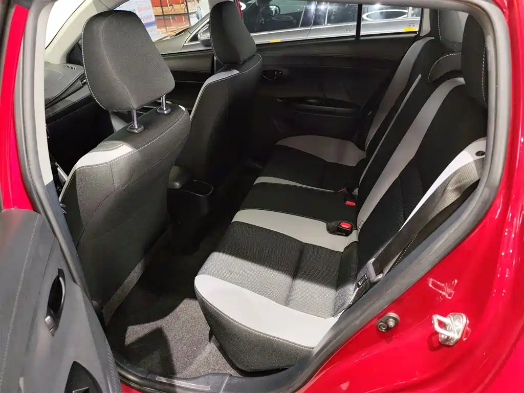 Toyota Yaris L - фото 13