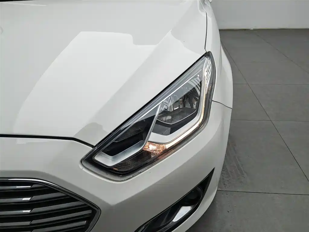 Ford Escort 2017 1.5L AT Fashion