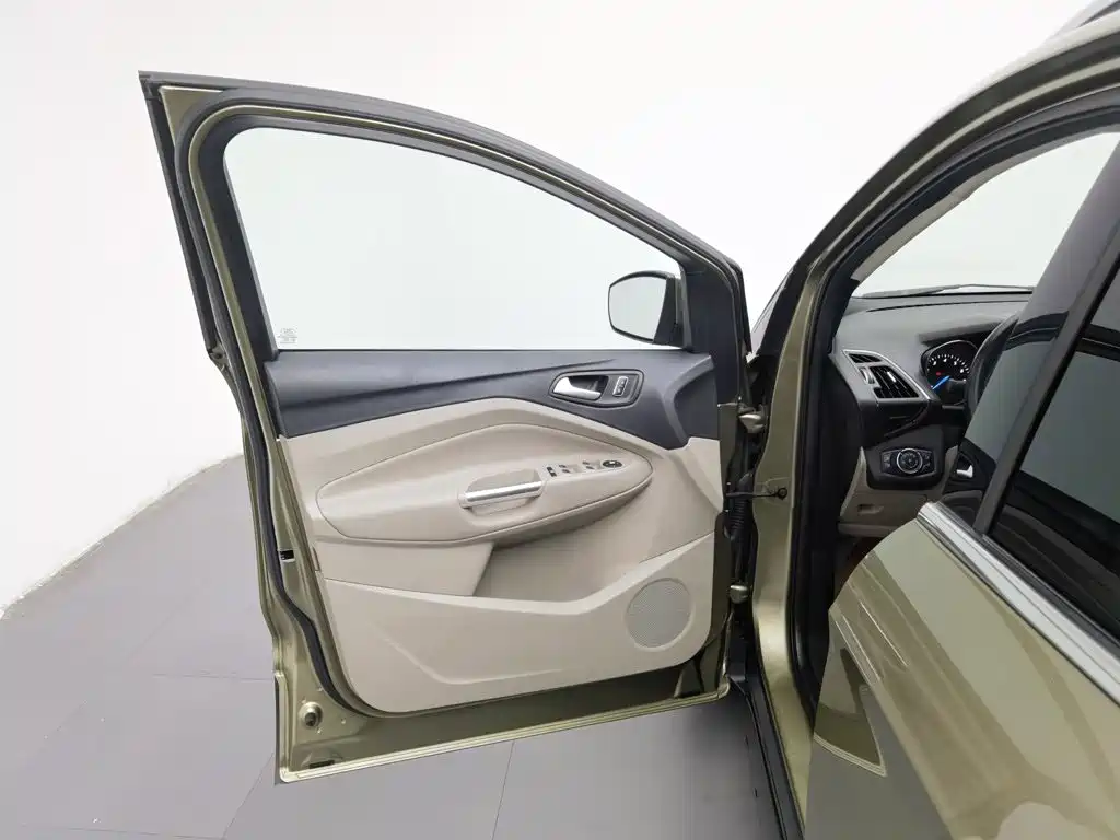 Ford Kuga — миниатюра 8