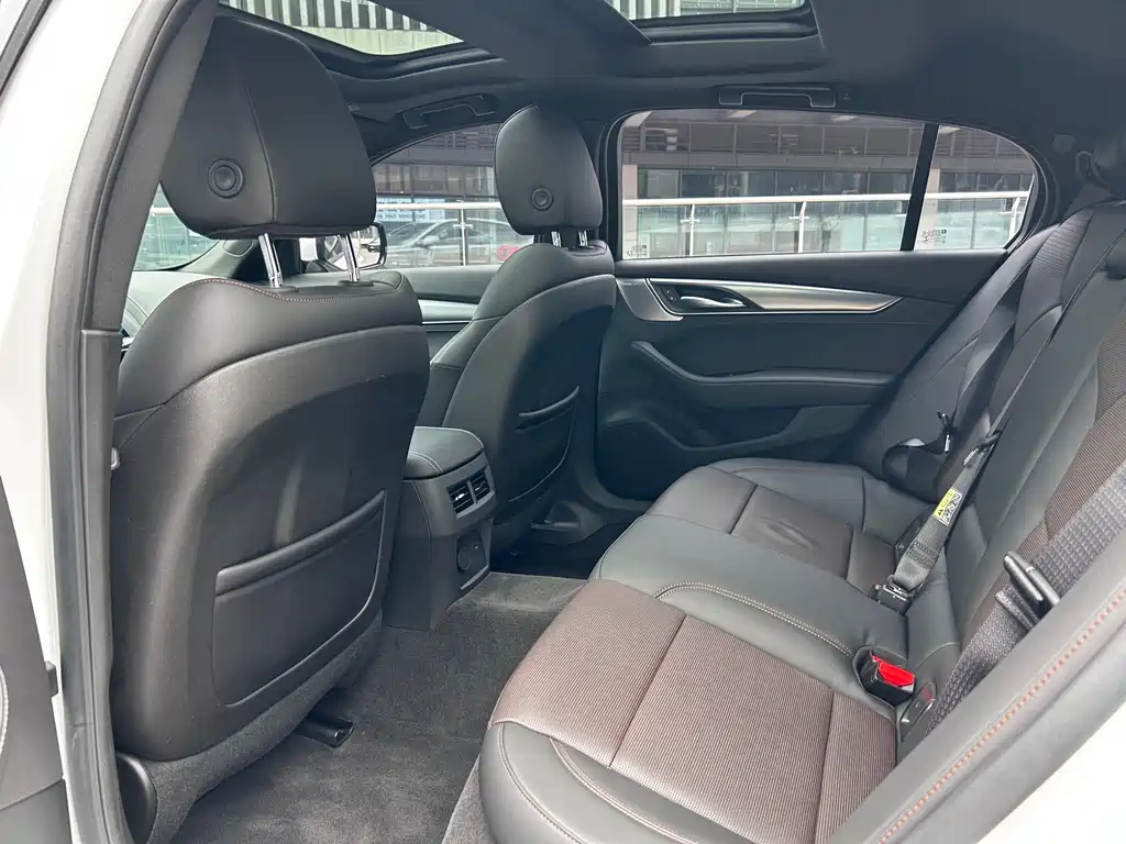 Cadillac CT5 — миниатюра 8