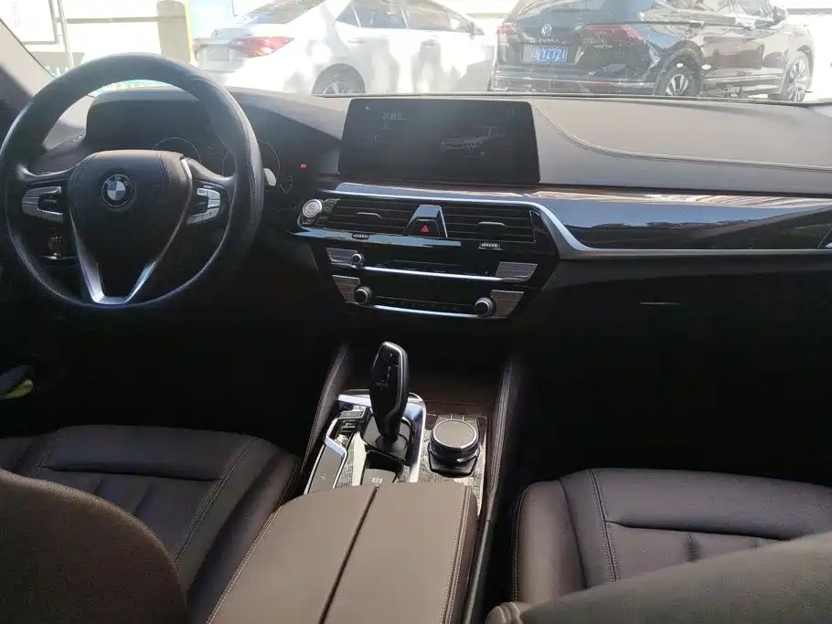 BMW 5 Series — миниатюра 12