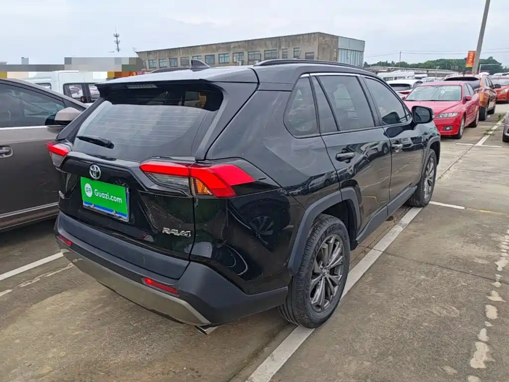 Toyota RAV4 2023 2.0L CVT Plus