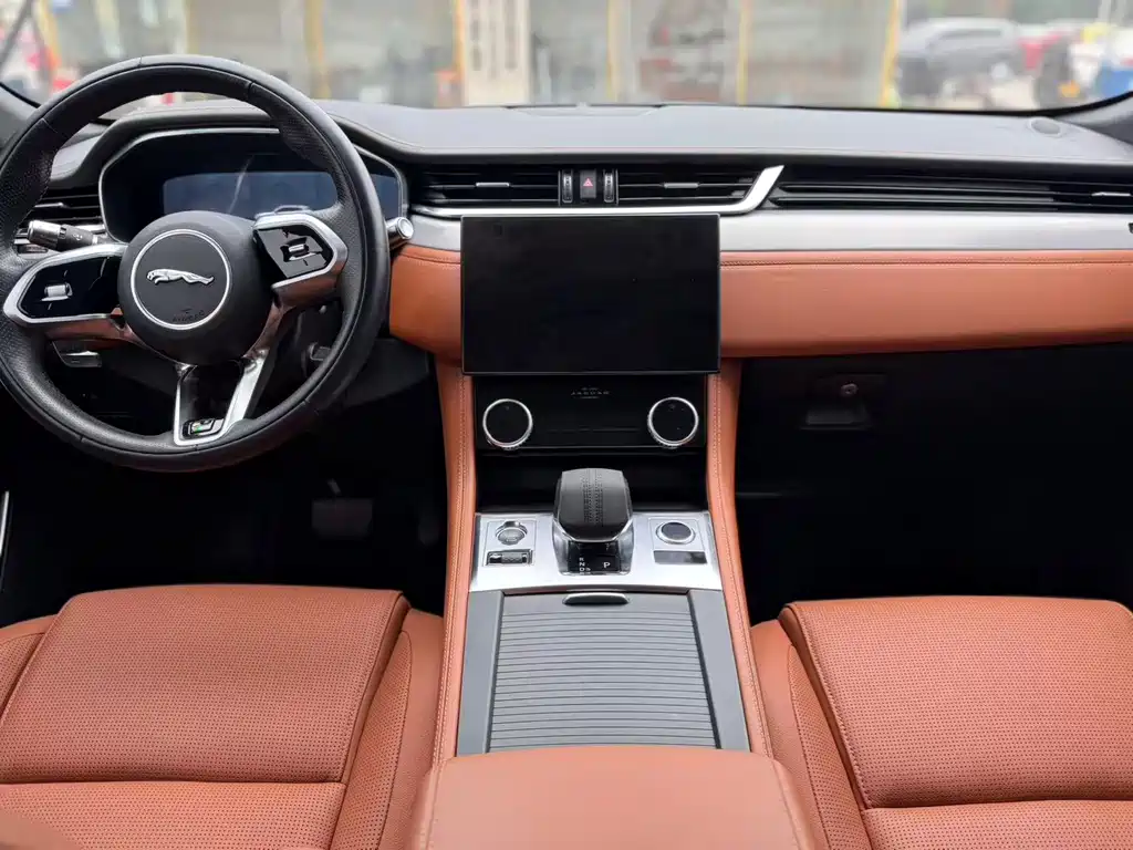Jaguar F-PACE — миниатюра 6