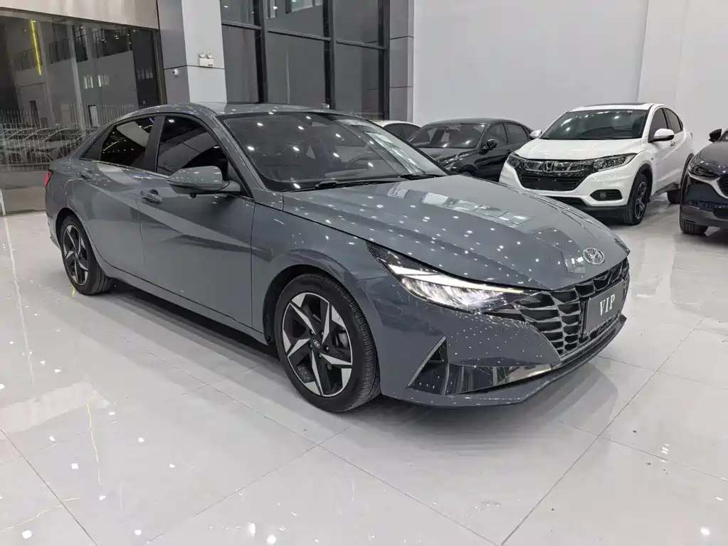 HYUNDAI ELANTRA
