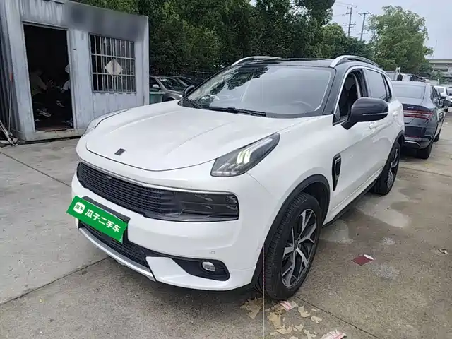 2020 Lynk & Co 01