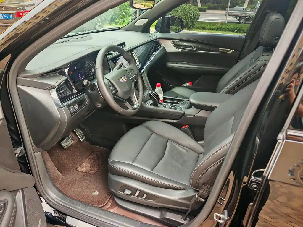 Cadillac XT6 — миниатюра 8