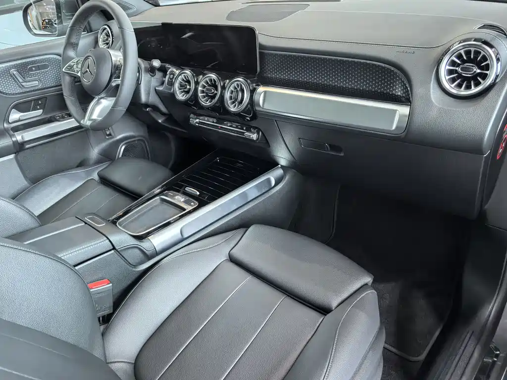 Mercedes-Benz EQB - фото 12
