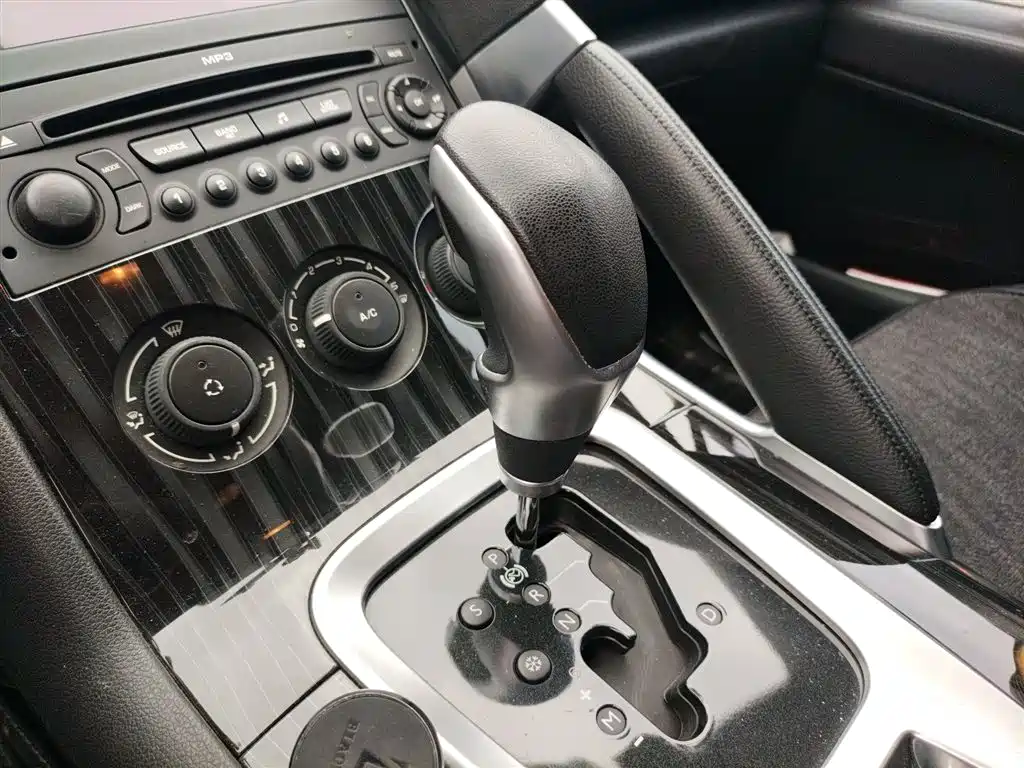 Peugeot 3008 2015 2.0L AT