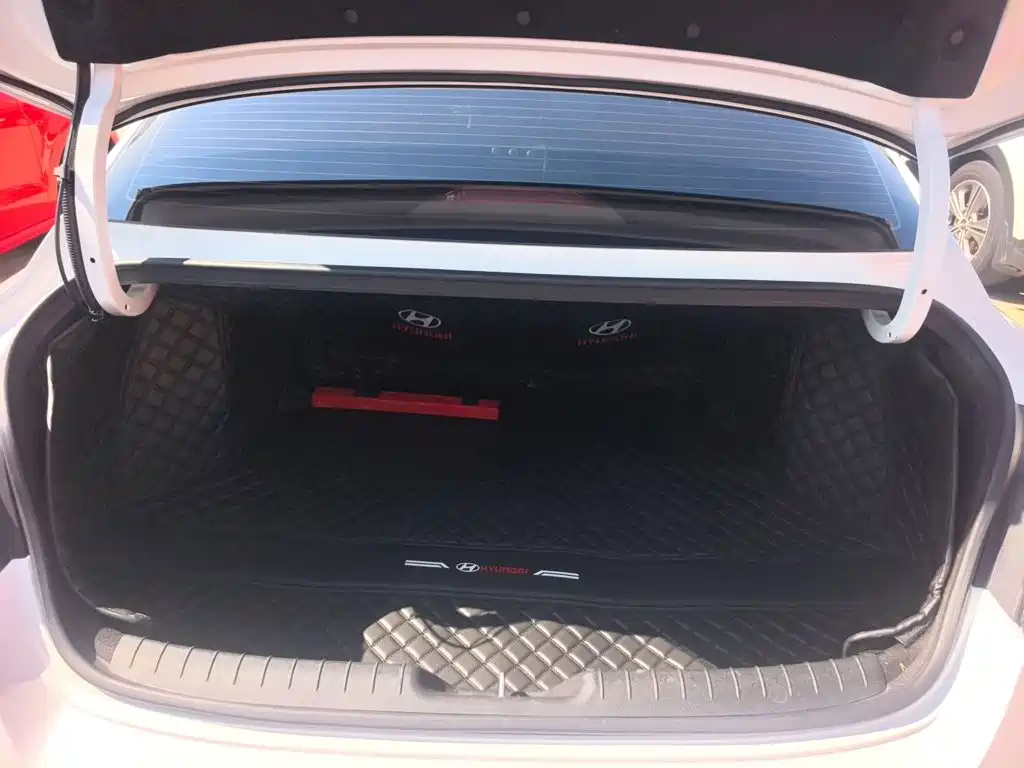 Hyundai Elantra — миниатюра 15