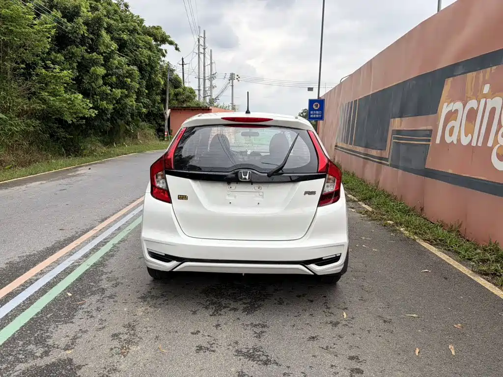 Honda Fit — миниатюра 8