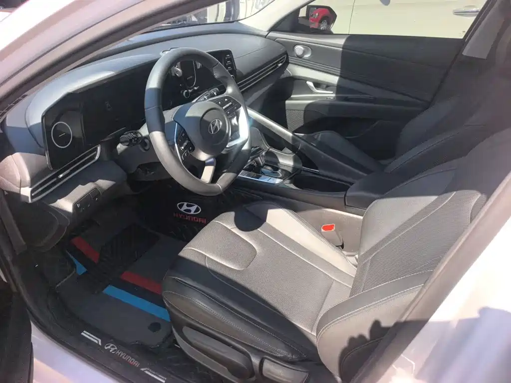 Hyundai Elantra — миниатюра 19