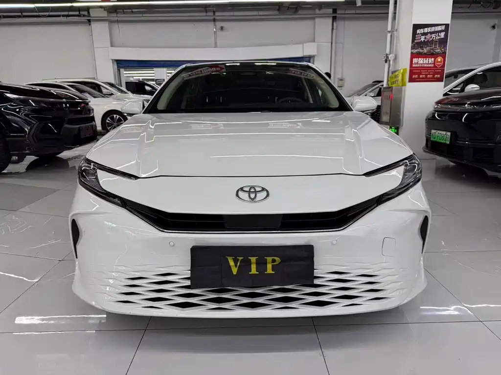 Toyota Camry — миниатюра 2