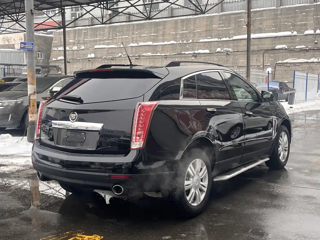 CADILLAC SRX