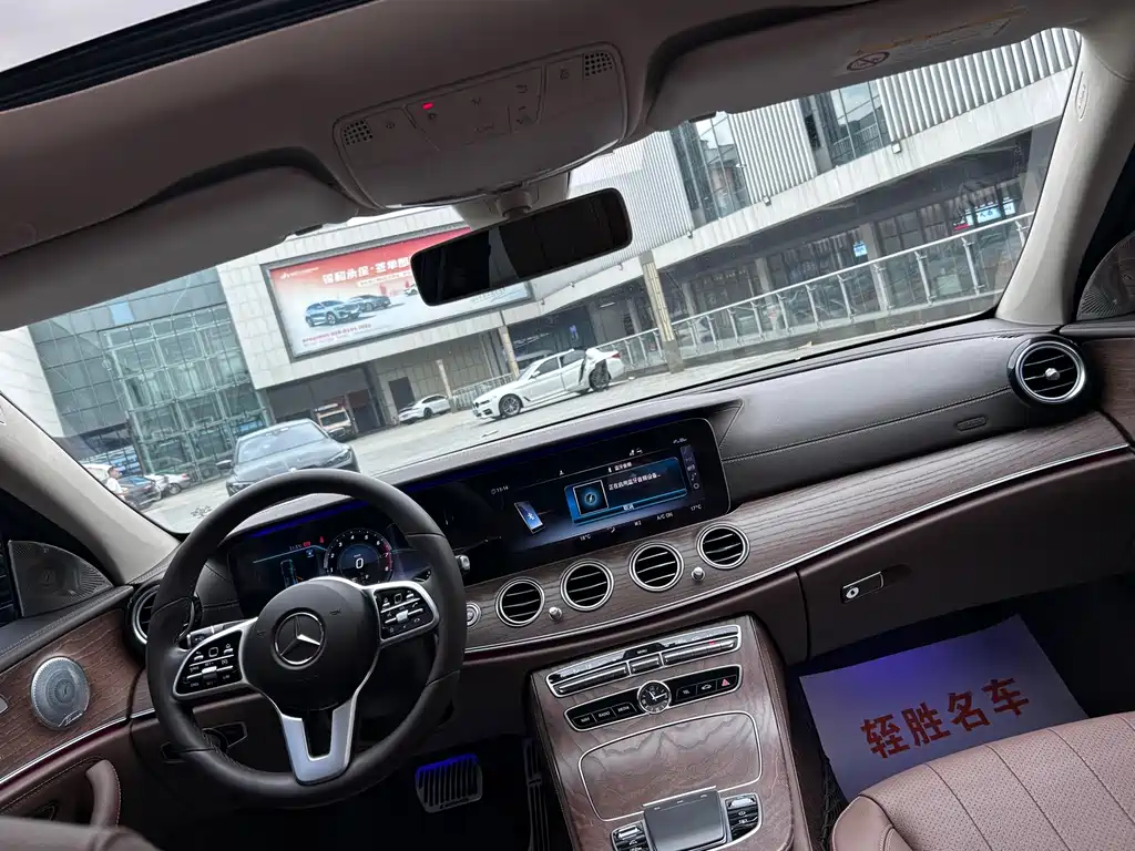 Mercedes-Benz E-Class — миниатюра 11