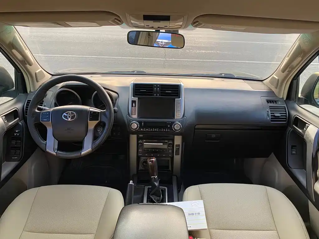 Toyota Land Cruiser Prado 2010 2.7L AT Standard