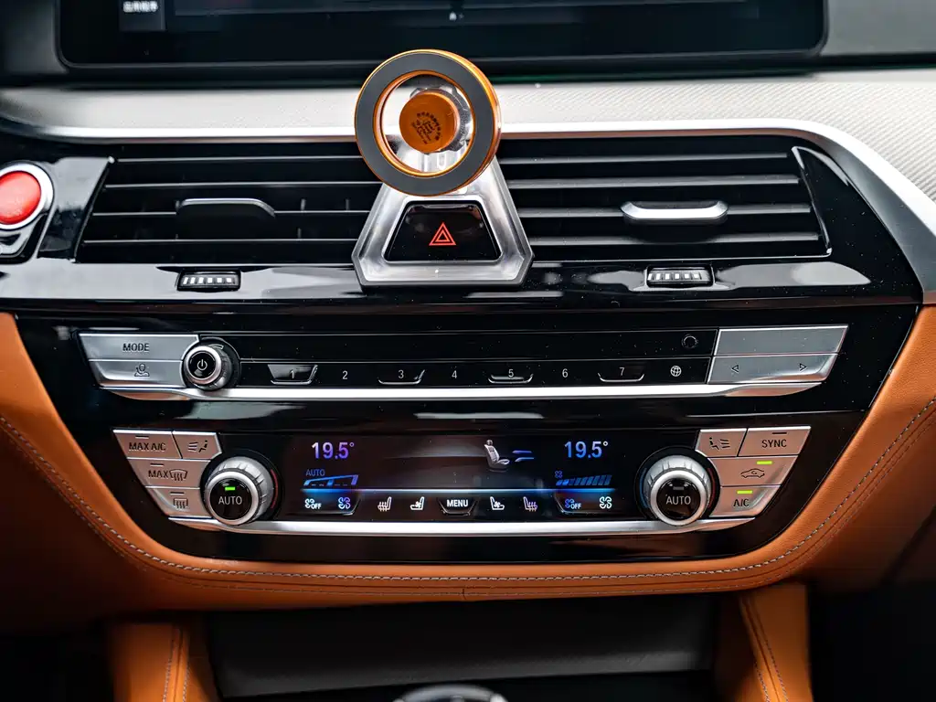 BMW M5 — миниатюра 13