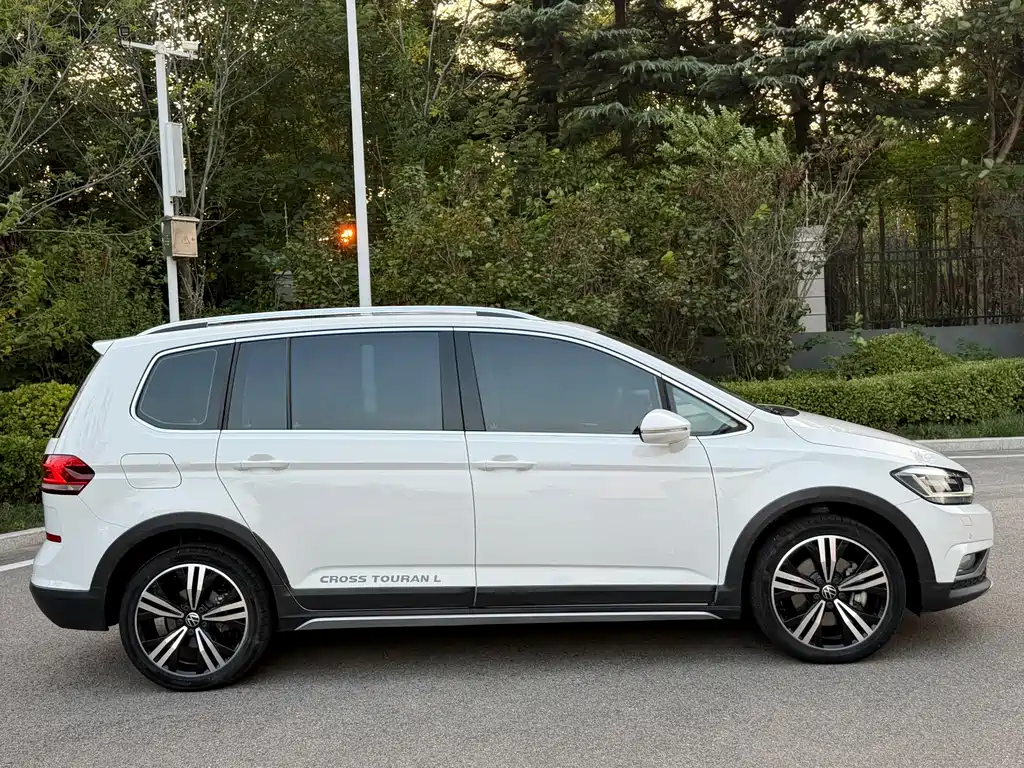 Volkswagen Touran — миниатюра 17