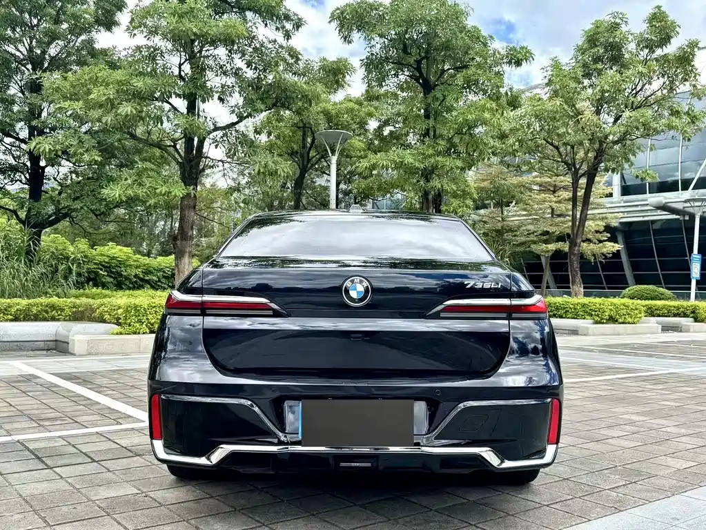 BMW 7 Series — миниатюра 4