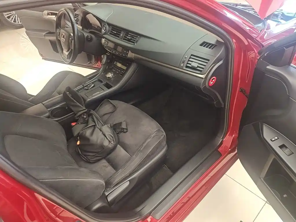 Lexus CT — миниатюра 9