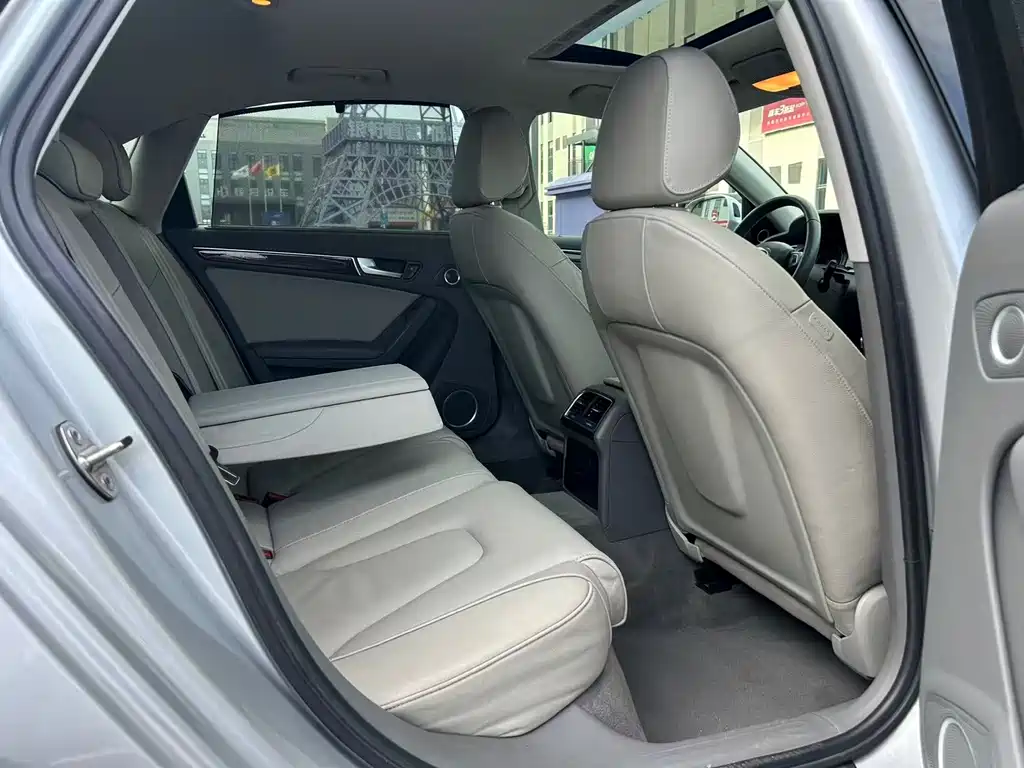 Audi A4L 2011 2.0 TFSI Luxury