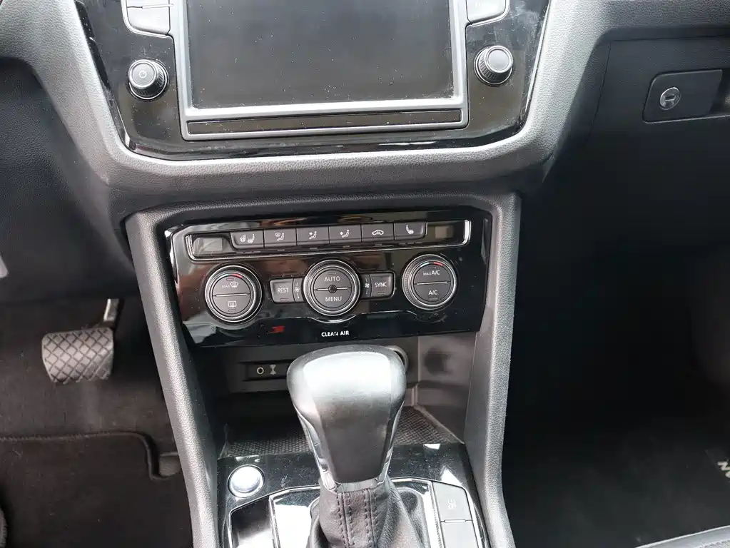 Volkswagen Tiguan L — миниатюра 22