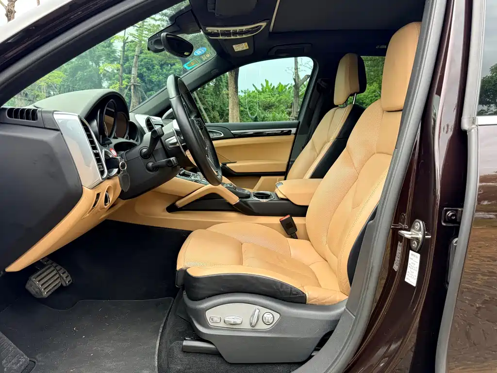 Porsche Cayenne — миниатюра 9