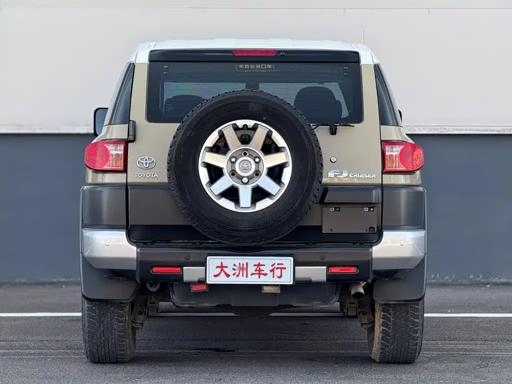Toyota FJ Cruiser — миниатюра 6