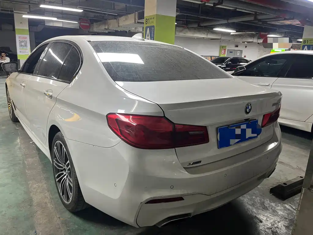 BMW 5 Series — миниатюра 8