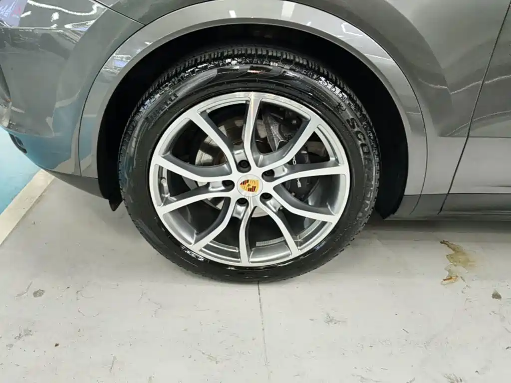 Porsche Cayenne — миниатюра 23