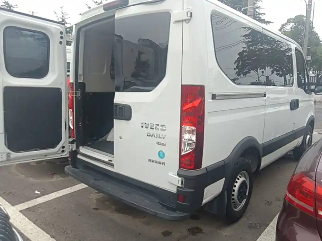 IVECO Ousheng — миниатюра 7